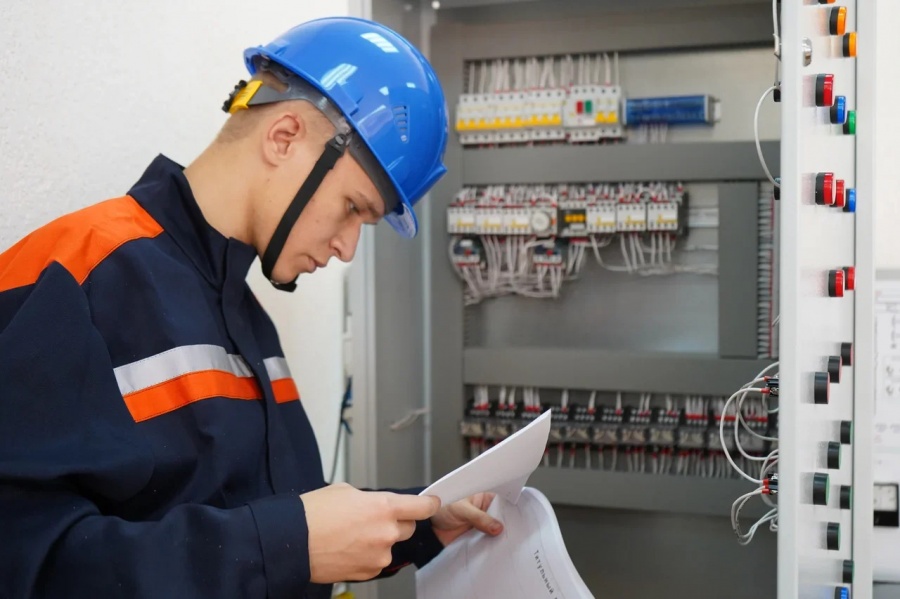 В день энергетика о перспективной разработке Омского политеха В день энергетика о перспективной разработке Омского политеха