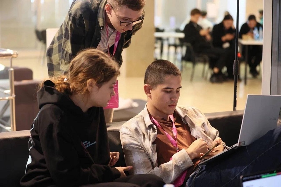 Студенты ОмГТУ одержали победу в хакатоне «Лидеры цифровой трансформации» Студенты ОмГТУ одержали победу в хакатоне «Лидеры цифровой трансформации»