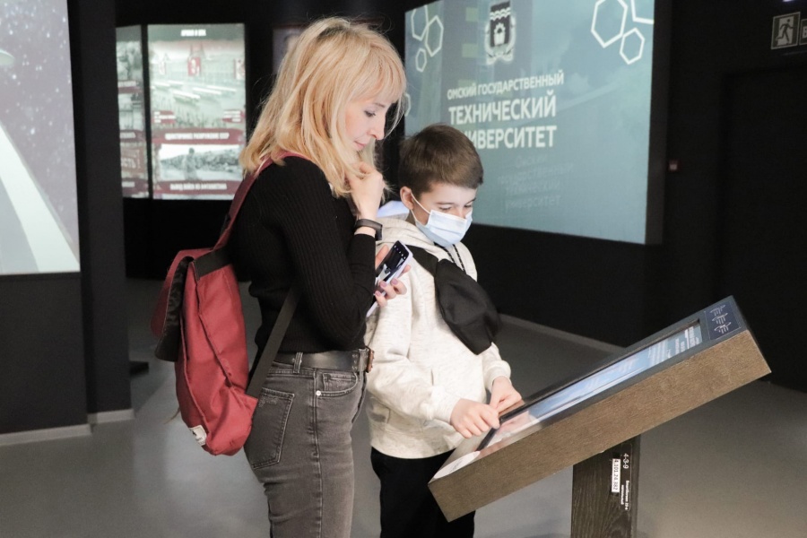 Собрать и запустить ракету: экспонаты Омского политеха представлены на выставке «Путь к звездам» Собрать и запустить ракету: экспонаты Омского политеха представлены на выставке «Путь к звездам»