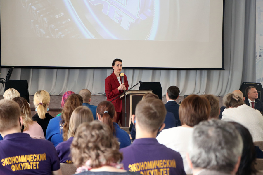 Студенты Омского политеха встретились с Оксаной Фадиной Студенты Омского политеха встретились с Оксаной Фадиной